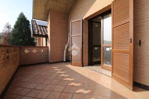 VILLA A SCHIERA A CASTELLARANO