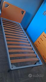 Letti singoli con rete e materassi