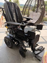 Disponibile : Invacare AVIVA RX40 , nuova e in gar