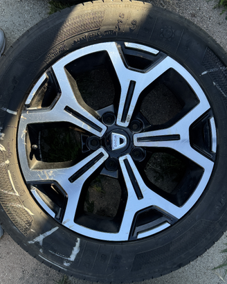 Cerchi in lega DACIA con gomme