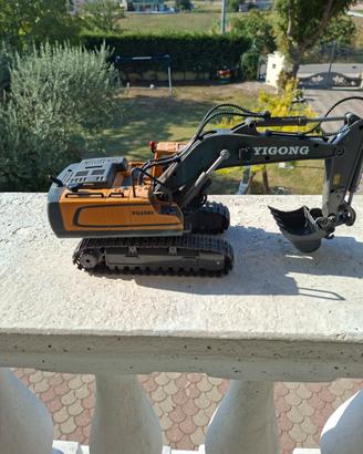 escavatore telecomandato