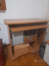 scrivania porta computer con piano scorrevole