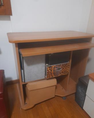 scrivania porta computer con piano scorrevole