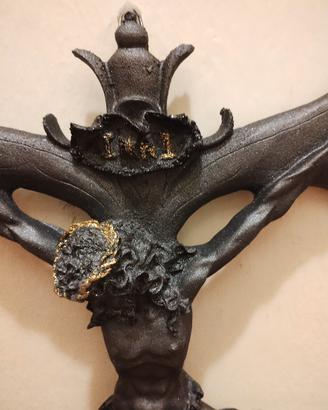 Crocifisso in pietra lavica