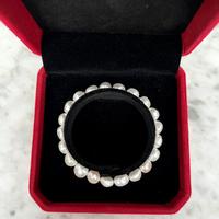 Bracciale in perle d’acqua dolce elastico.