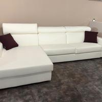 divano in pelle con penisola bianco