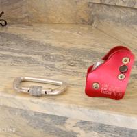 moschettone e anti caduta per arrampicata 