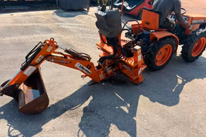 A303 - Retro escavatore per trattore piccolo