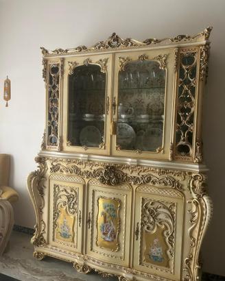 Sala da pranzo con mobili stile veneziano 700’