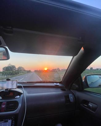 Opel tigra nera decappottabile