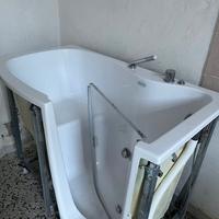 Vasca da bagno per anziani/disabili