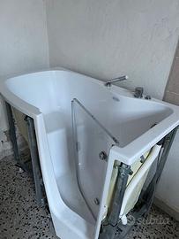 Vasca da bagno per anziani/disabili