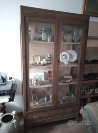 Vetrinetta in castagno 