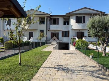 VILLA A SCHIERA A LENO