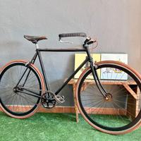 Bici a scatto fisso con freni