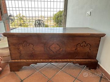 Bella cassapanca in legno