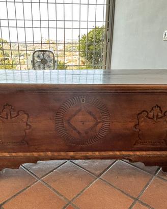 Bella cassapanca in legno