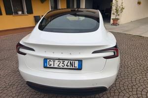 Tesla Mod 3 Rear-Wheel Drive