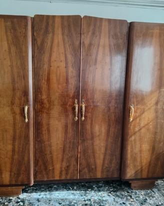 armadio vintage in legno
