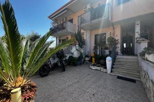 VILLA A SCHIERA A NETTUNO
