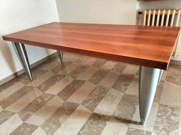 Tavolo design da soggiorno piano legno ciliegio