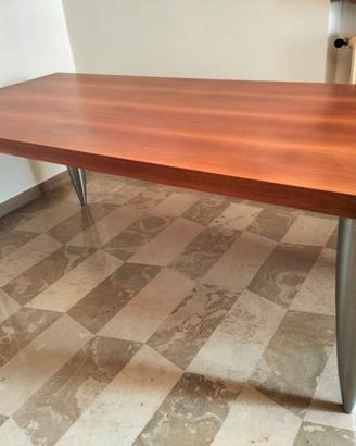 Tavolo design da soggiorno piano legno ciliegio