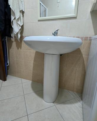 lavandino e specchio