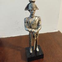 Carabiniere placcato argento su base di marmo 
