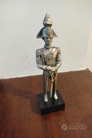 Carabiniere placcato argento su base di marmo 