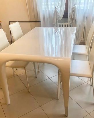 Tavolo allungabile di design  e 4 sedie vera pelle