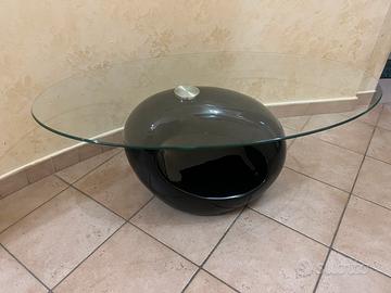 Tavolino da salotto ovale in vetro e resina nera