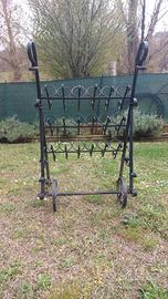 Carrello portabottiglie in ferro battuto