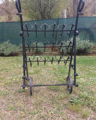 Carrello portabottiglie in ferro battuto