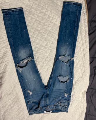 Jeans Bershka Strappati con Schizzi di Vernice