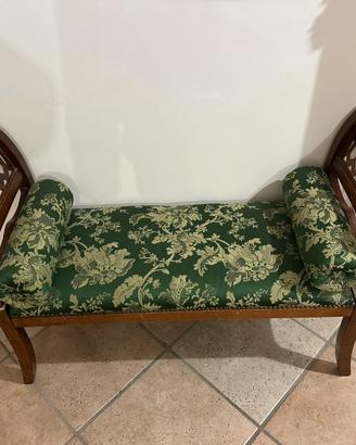 divanetto elegante in legno con cuscino imbottito
