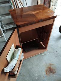 Macchina da cucire Singer a pedale con mobile