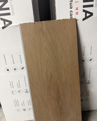 Pavimento SPC effetto legno nuovo – 32,5 m²