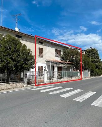 Cielo terra con garage e ampio lastrico
