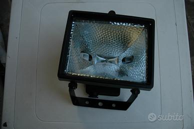 Lampada alogena 200W in proiettore 300W