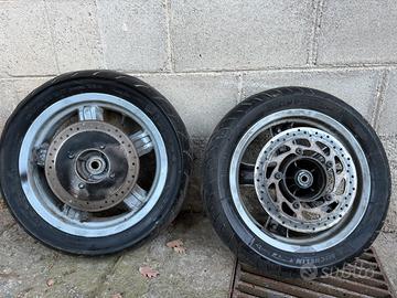 Pneumatici cerchio e disco freni