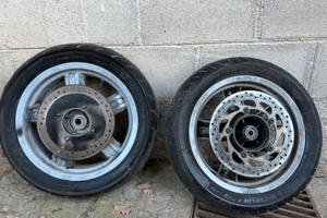 Pneumatici cerchio e disco freni