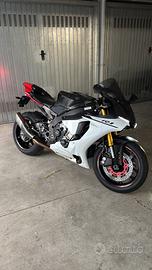 Yamaha R1 - 2016