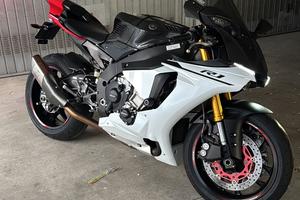 Yamaha R1 - 2016