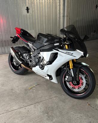 Yamaha R1 - 2016