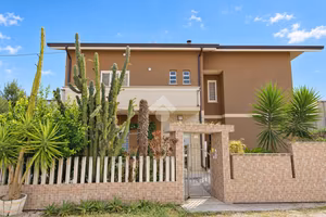 3 LOCALI A TORTORETO