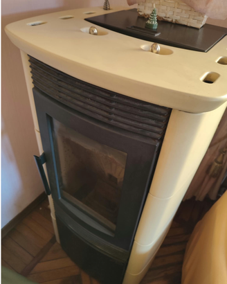 Stufa pellet Nordica (nuova costa 2750 euro )