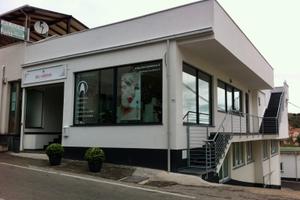 STABILE CON 3 LOCALI COMMERCIALI |posizione ideale