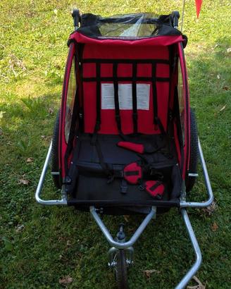 Rimorchio porta bimbi per bicicletta.