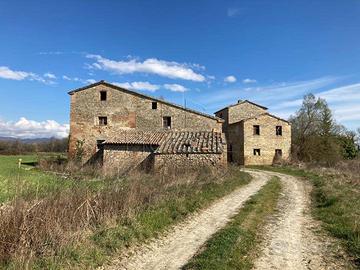 Casa indipendente di 650 m² con più di 5 locali a 