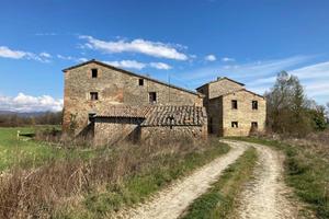 Casa indipendente di 650 m² con più di 5 locali a 